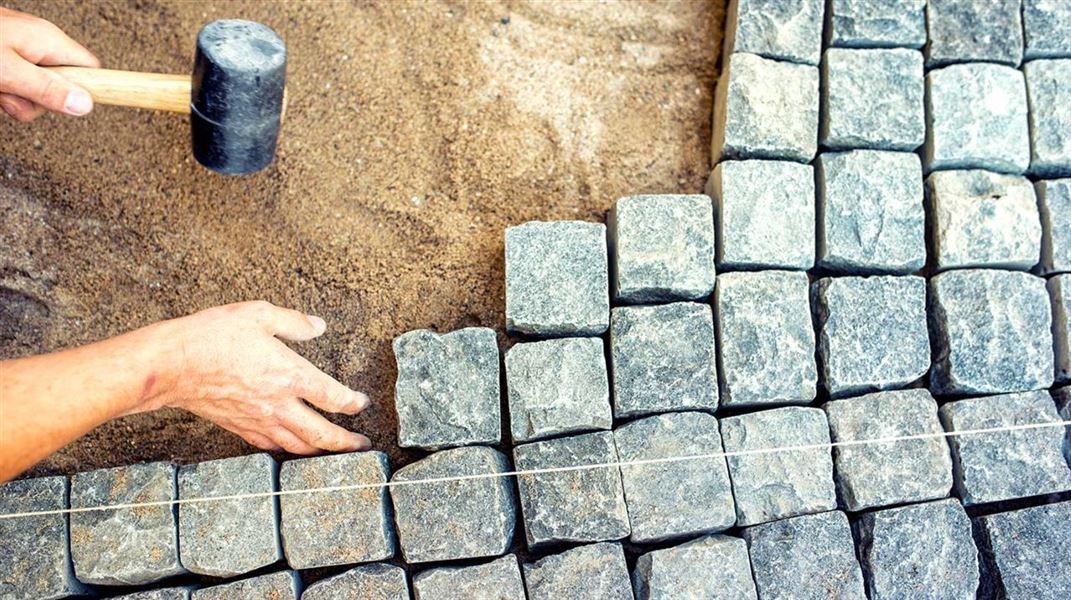 Hvad er brolægning? og hvorfor skal du vælge en professionel brolægger?