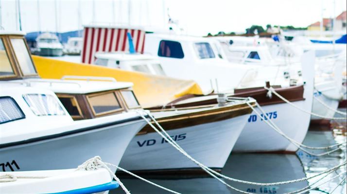 Hvorfor du skal investere i en el påhængsmotor til din båd