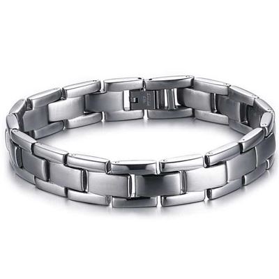 Kors halskæde – symbolet på tro og mod