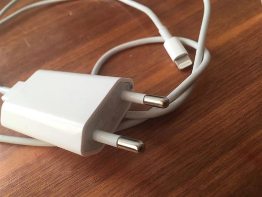 Få en original iPhone oplader hos Av-Cables.dk